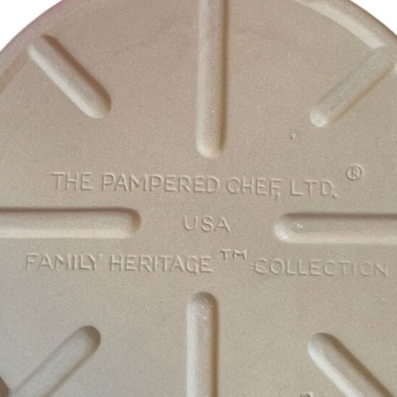 PAMPERED CHEF 11" Deep Dish Baker 1390 Family Heritage Collection NEW - Picture 2 of 6